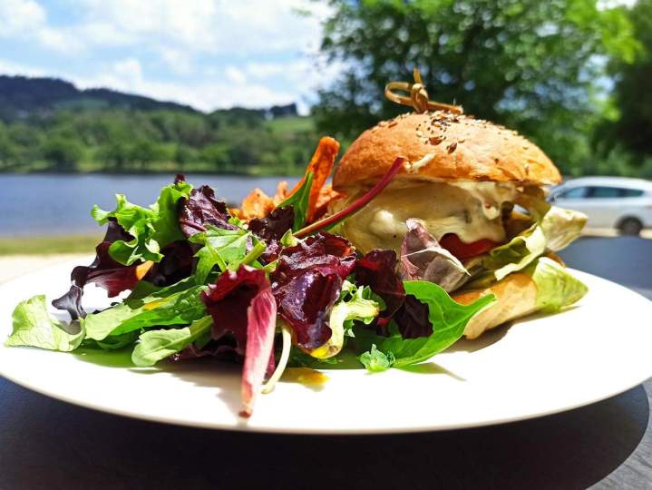 Dîner typique français Saint Rémy sur Durolle