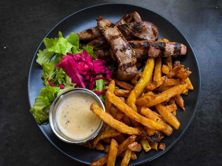 Viande grillée avec frites Saint-Rémy-sur-Durolle